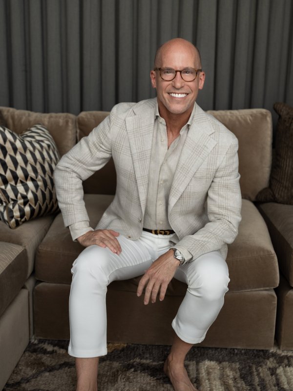 MatthewQuinnPortrait5_1_24_RusticWhite003